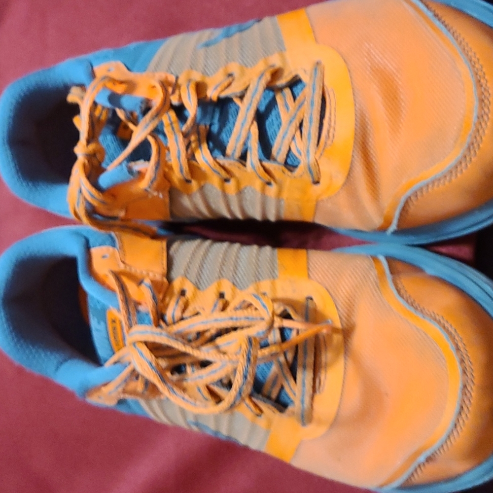 Boys tennis shoes